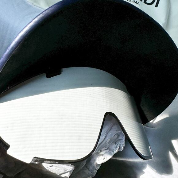 NWT Fendi Eyecap shield sunglasses with hat $670 - Picture 4 of 9